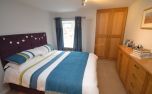 MAIN BEDROOM.JPG